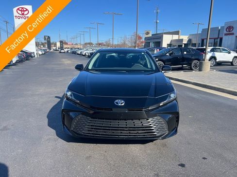 Used 2025 Toyota Camry LE image 8