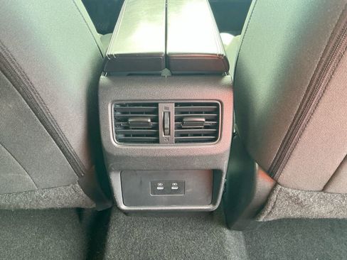 Used 2024 Nissan Rogue SV FWD image 17