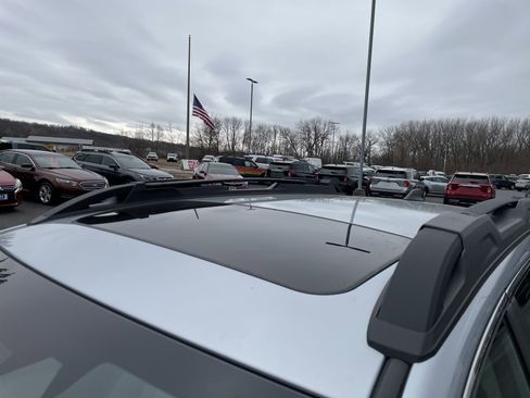 Used 2025 Subaru Outback Premium image 11