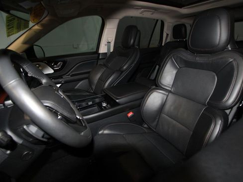 Used 2021 Lincoln Aviator Grand Touring w/ Equipment Group 302A image 4