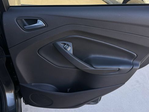 Used 2019 Ford Escape SE FWD image 14