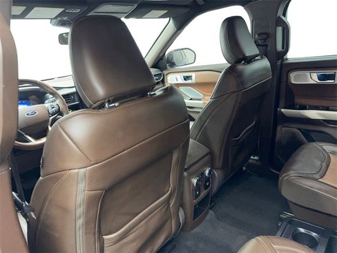 Used 2021 Ford Explorer King Ranch w/ Premium Technology Package image 34