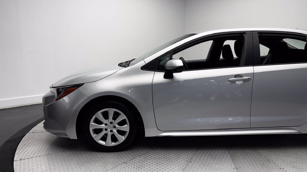 Used 2024 Toyota Corolla LE FWD image 5