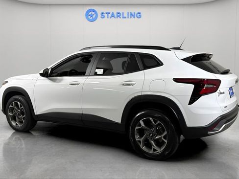 Certified 2025 Chevrolet Trax LT w/ Driver Confidence Package FWD image 5