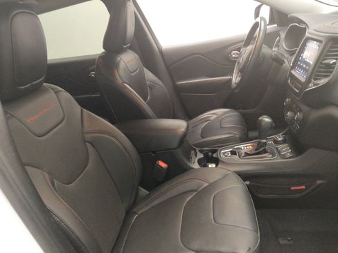 Used 2020 Jeep Cherokee Trailhawk image 21