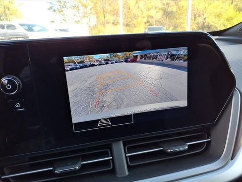 Used 2025 Chevrolet Trax RS w/ Driver Confidence Package image 30