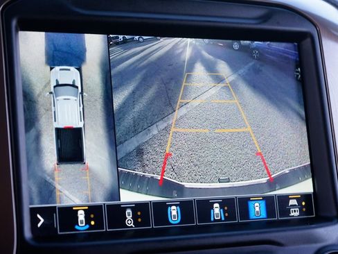 Used 2022 Chevrolet Silverado 2500 High Country w/ Z71 Off-Road Package image 32