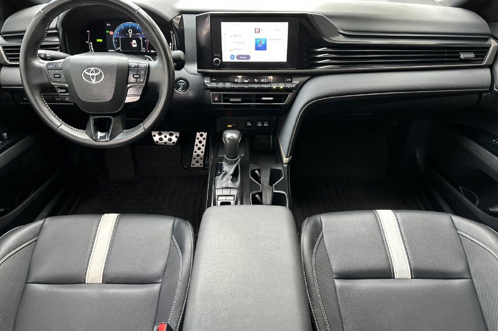 Used 2025 Toyota Camry SE w/ Convenience Package FWD image 14