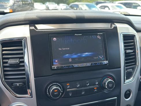 Used 2017 Nissan Titan SV AWD/4WD image 33