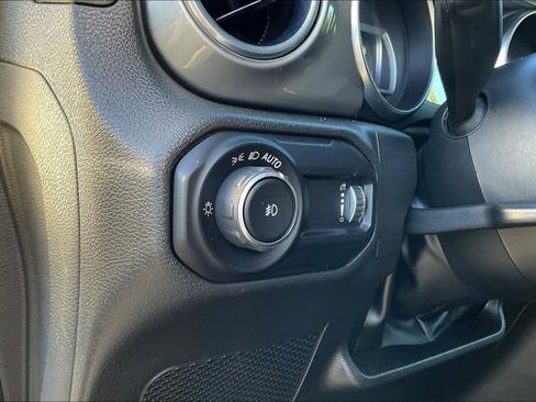 Used 2023 Jeep Wrangler Sahara image 31