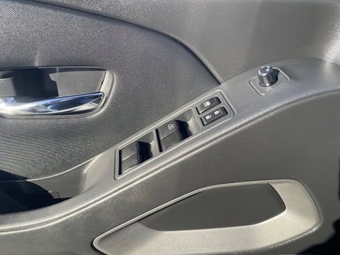 Used 2022 Nissan Frontier SV w/ Technology Package image 18