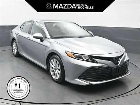 Used 2020 Toyota Camry LE image 1
