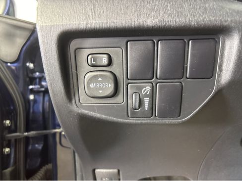 Used 2014 Toyota Prius Three image 32