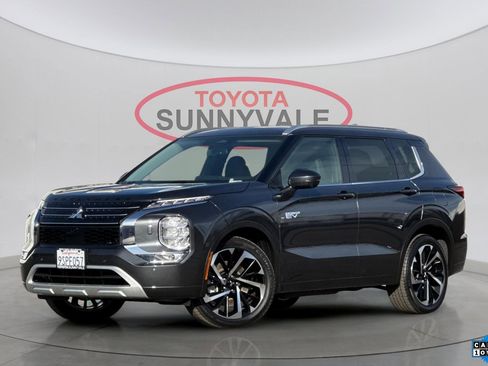 Used 2025 Mitsubishi Outlander SEL image 1