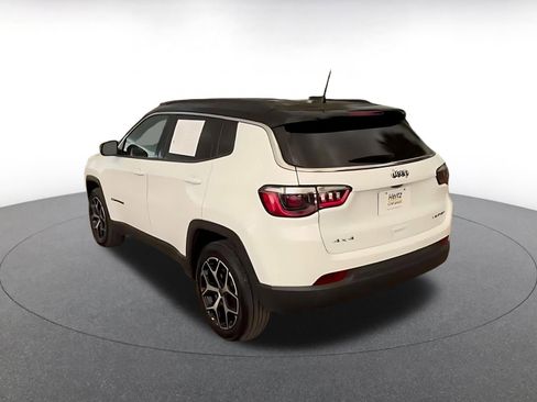 Used 2025 Jeep Compass Limited image 11