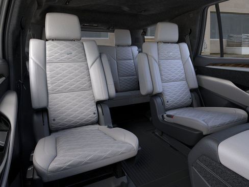 New 2026 Cadillac Escalade Platinum Luxury w/ LPO, Radiant Package AWD/4WD image 17