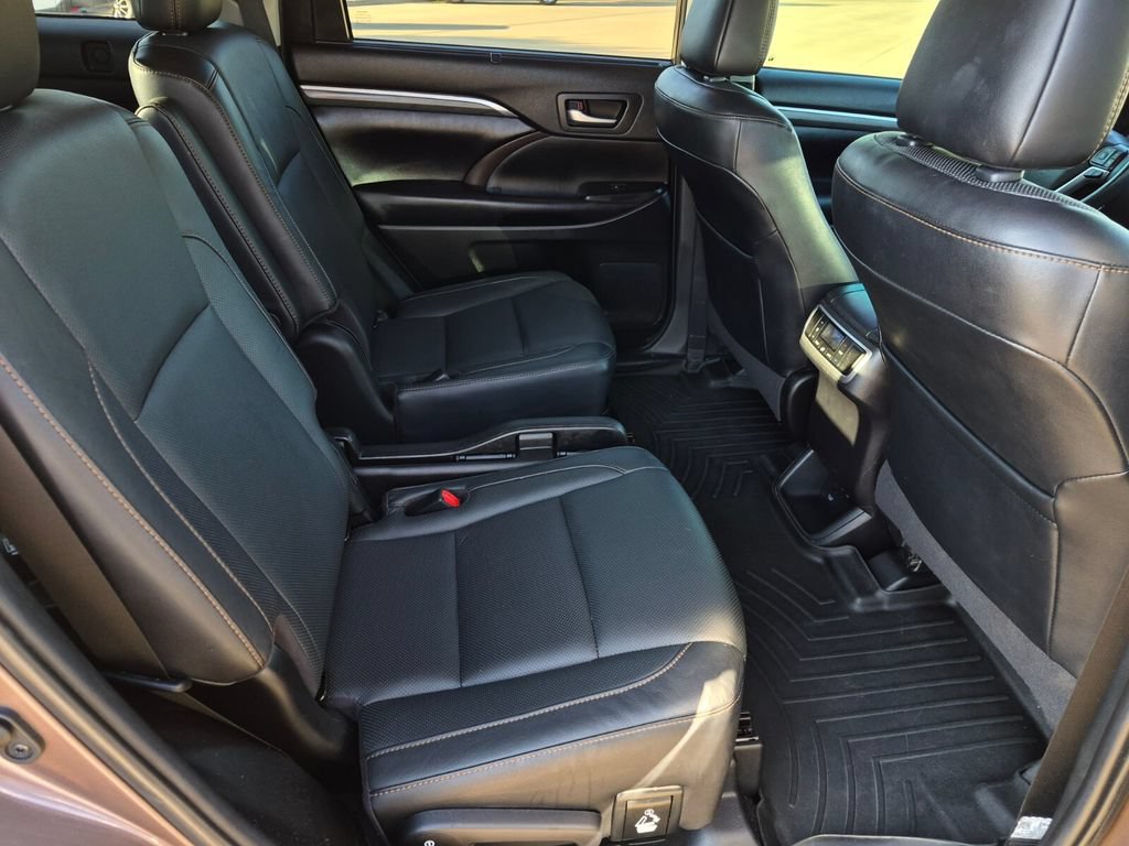 Used 2019 Toyota Highlander Limited FWD image 42