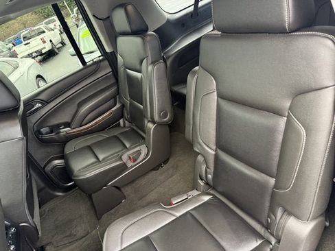 Used 2017 Chevrolet Suburban LT image 10