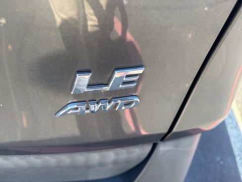 Used 2020 Toyota RAV4 LE AWD/4WD image 7
