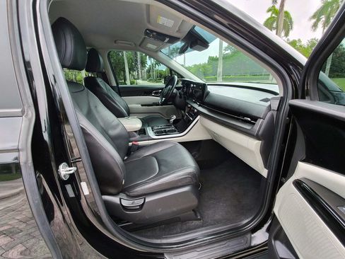 Used 2022 Kia Carnival EX FWD image 42