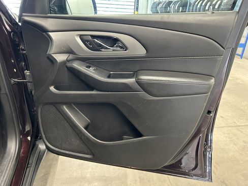 Used 2020 Chevrolet Traverse LT image 19