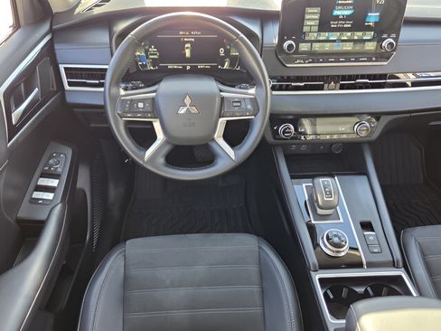 Used 2024 Mitsubishi Outlander SE FWD image 11