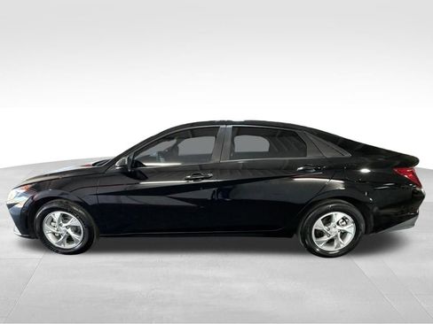 Used 2023 Hyundai Elantra SE FWD image 8