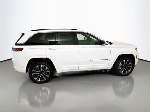 Used 2022 Jeep Grand Cherokee Overland w/ Luxury Tech Group IV image 8
