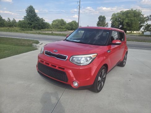 Used 2015 Kia Soul ! FWD image 5