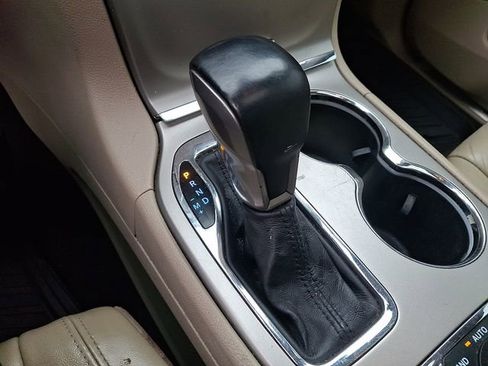 Used 2017 Jeep Grand Cherokee Limited image 18