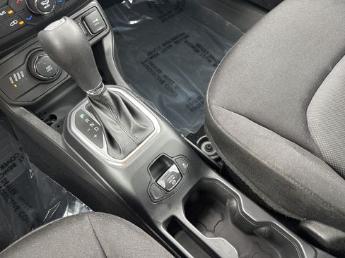 Used 2019 Jeep Renegade Sport w/ UConnect 7.0 Group AWD/4WD image 24