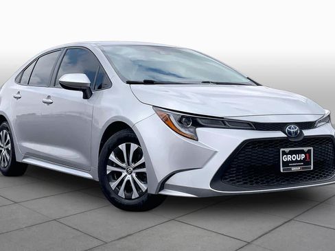 Used 2022 Toyota Corolla LE FWD image 3