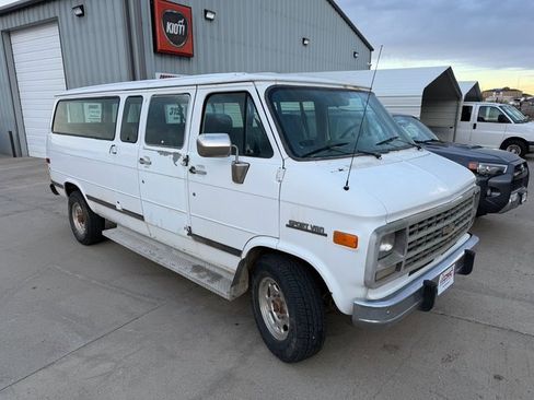 Used 1995 Chevrolet G30 Extended Sportvan image 3