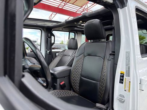 Used 2022 Jeep Wrangler Unlimited Sahara AWD/4WD image 15