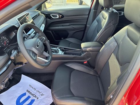 New 2026 Jeep Compass Latitude image 13