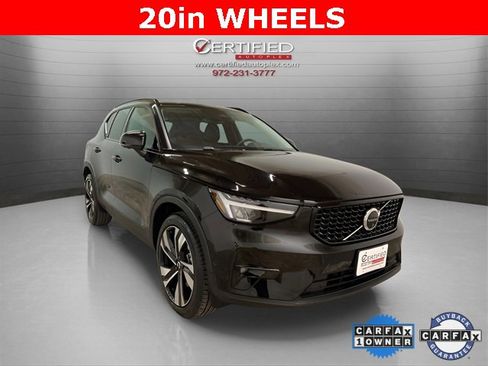 Used 2025 Volvo XC40 B5 Plus image 3