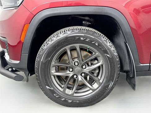 Used 2023 Jeep Grand Cherokee L Laredo w/ Luxury Tech Group I image 12