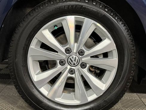 Used 2017 Volkswagen Golf S AWD/4WD image 23