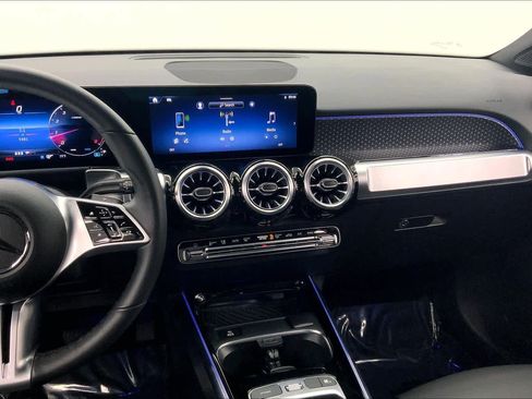Used 2025 Mercedes-Benz GLB 250 image 25