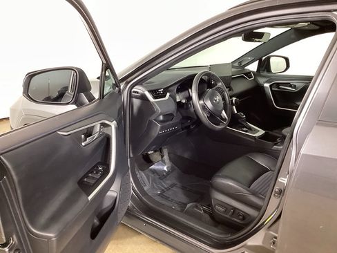 Used 2023 Toyota RAV4 XSE AWD/4WD image 9