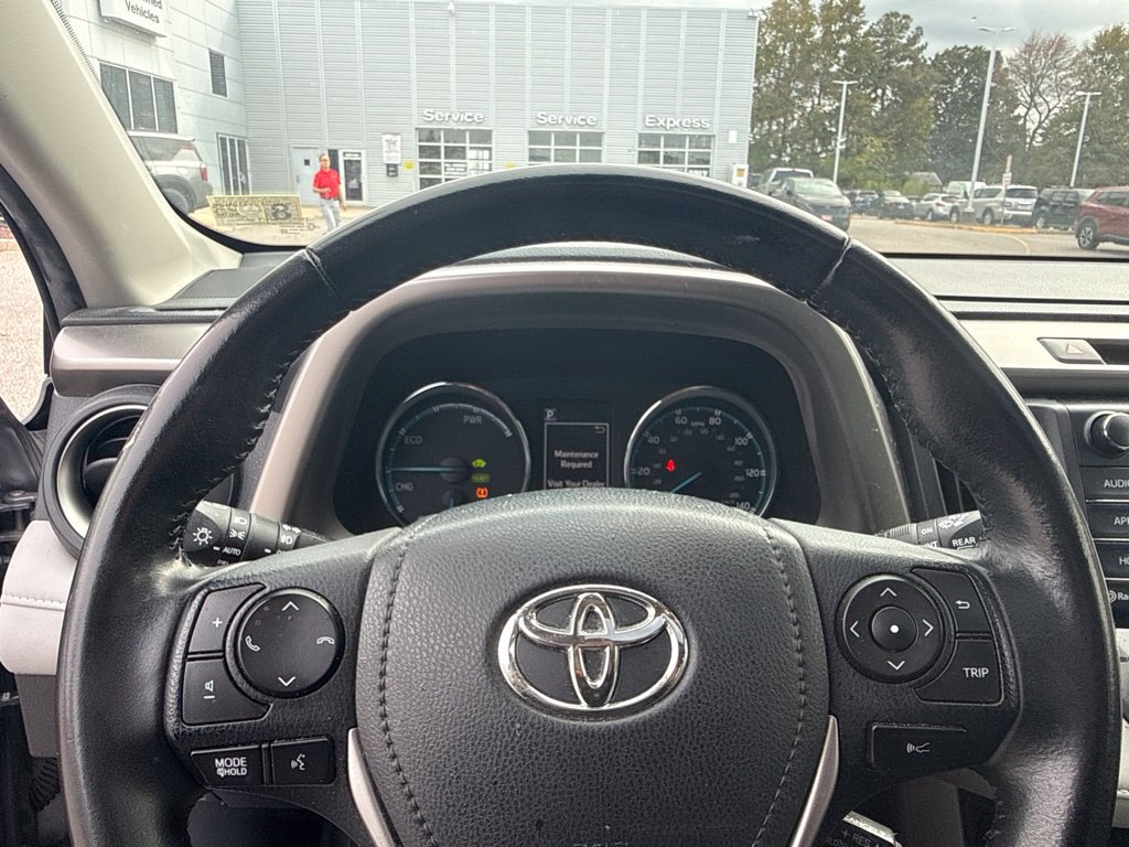 Used 2017 Toyota RAV4 XLE AWD/4WD image 8