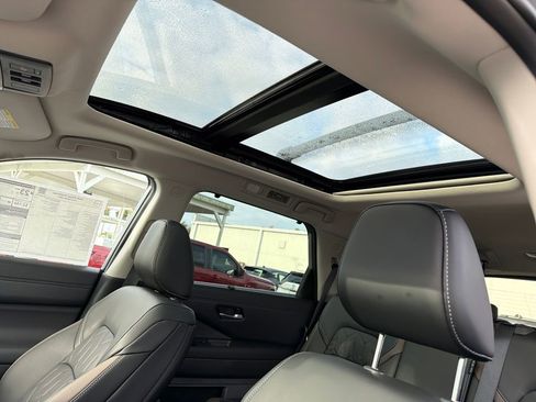 New 2026 Nissan Pathfinder Platinum FWD image 17