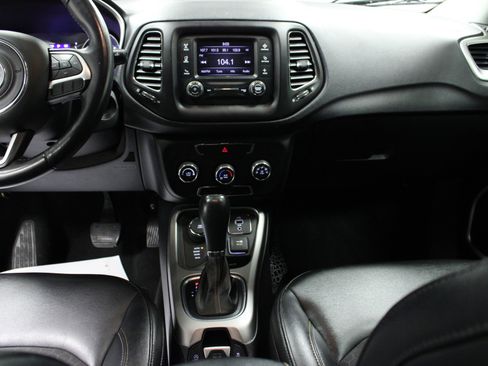 Used 2018 Jeep Compass Latitude AWD/4WD image 18