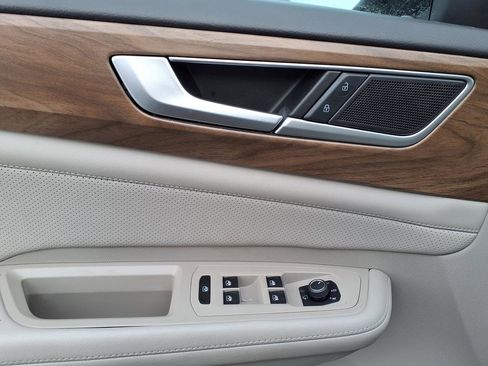 Used 2024 Volkswagen Atlas SE image 13