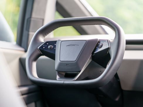 Used 2025 Tesla Cybertruck AWD Crew Cab image 20