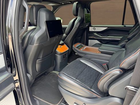 Used 2025 Lincoln Navigator L Black Label AWD/4WD image 19