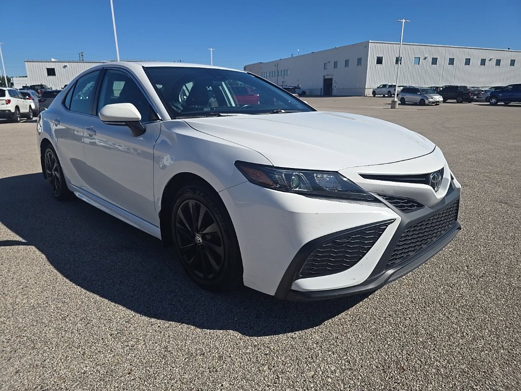 Used 2024 Toyota Camry SE FWD image 2
