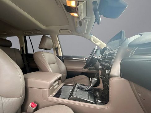 Used 2023 Lexus GX 460 Luxury w/ Accessory Package AWD/4WD image 6
