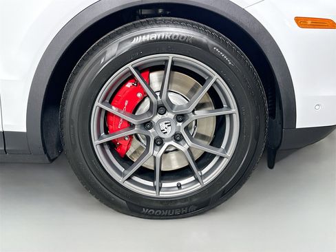 New 2026 Porsche Cayenne S image 14