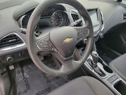 Used 2018 Chevrolet Cruze LT w/ Convenience Package image 33